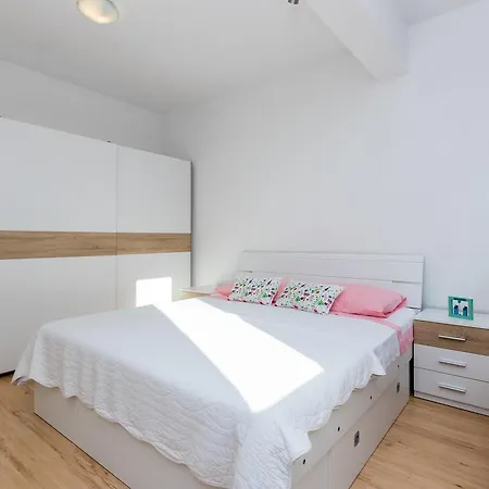 Meriko Apartamento Kaštela